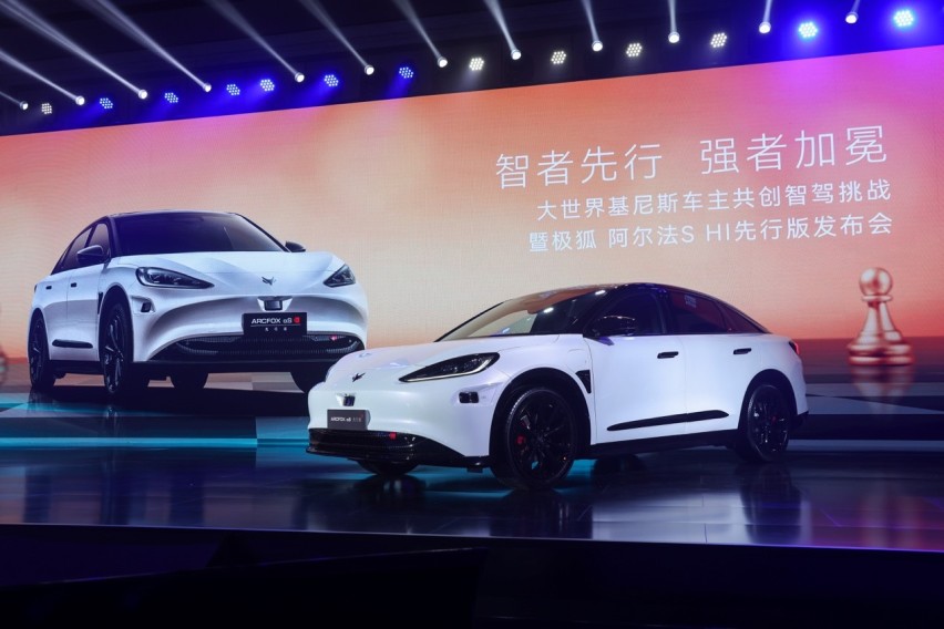 极狐阿尔法S先行版，你的第一辆高阶智驾纯电车