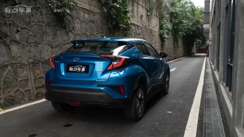 想要颜值格调 C-HR EV和Q2L e-tron怎么选