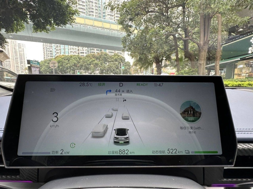 200万以内最好的跑车 出现在厦门街头 试驾哪吒GT