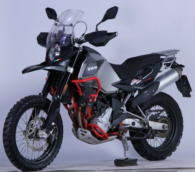 又一国产600cc摩托车亮相 斯威SW600GY硬派ADV