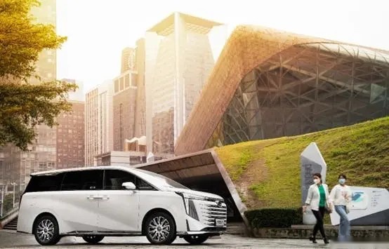 传祺豪华旗舰MPV即将预售 E9直接2.0T混动 油耗6.05L