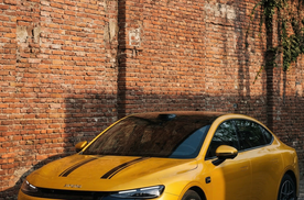 混搭美学yyds！这部车格纹+金属膜片复古又未来