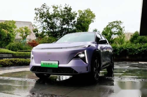试驾吉利银河L7搭载Infinity音响：好开、省油更可靠