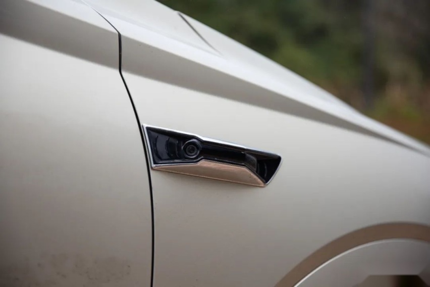 30万、插混、大六座SUV，这杯“蓝山”要硬刚理想L8？