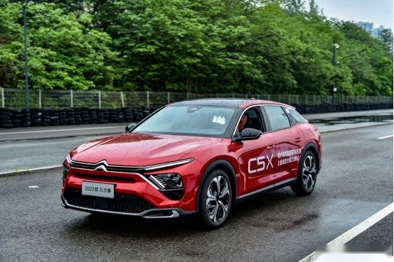 品质升级、价值进阶，23款凡尔赛C5 X +1元，生活更+凡尔赛
