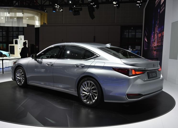 网友戏称“最慢中大型车”，销量着实火爆，全新雷克萨斯ES又来了