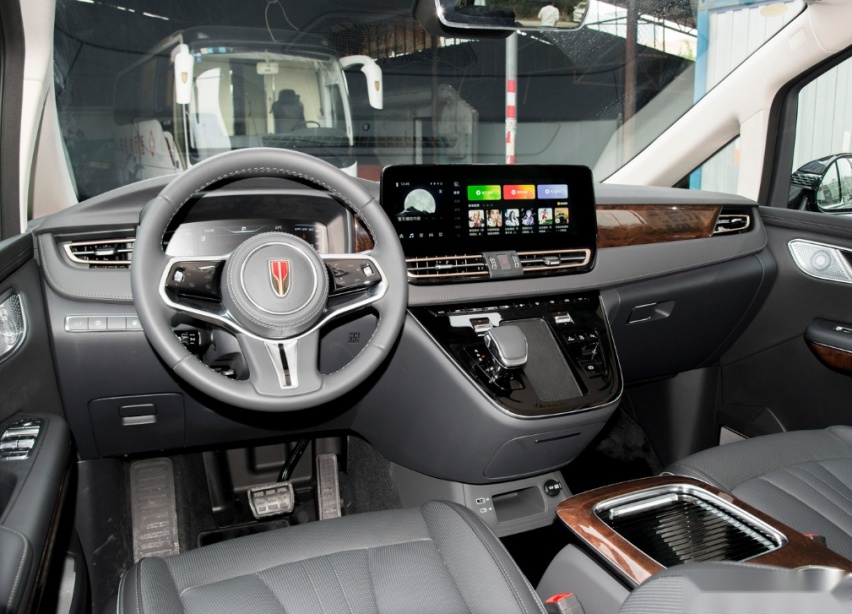 红旗HQ9 PHEV（插电混动版）开启预售：起售价36万元并配四驱