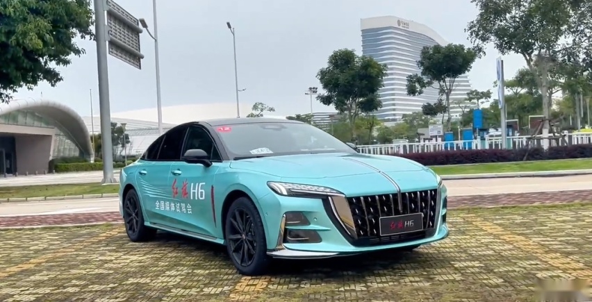 试驾红旗H6，2.0T+8AT，掀背轿跑中置排气，适合年轻人的红旗来了
