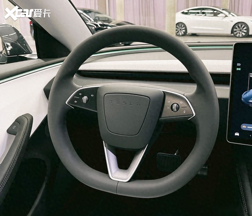 新款特斯拉Model 3上市，换装新前脸、新内饰，续航606km/71
