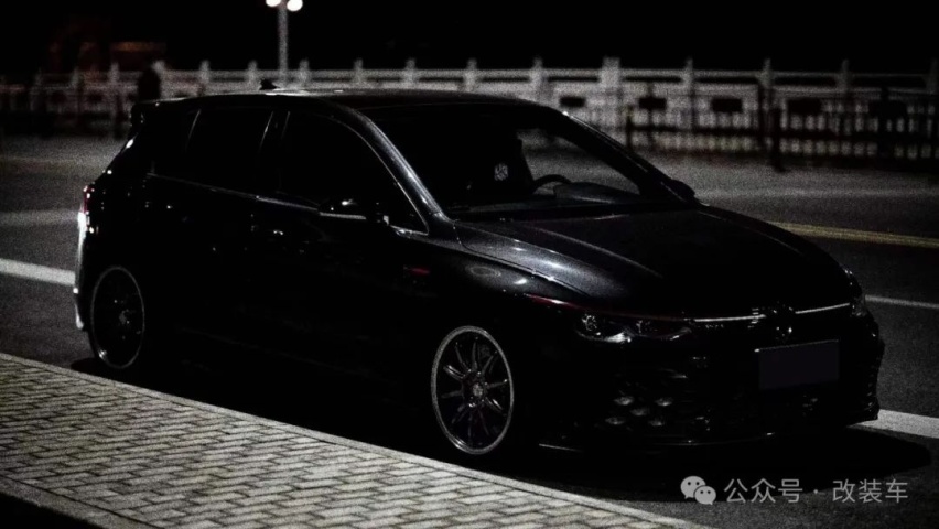 走街风的大众8代高尔夫GTI，一切都拿捏得恰到好处