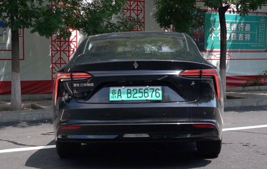 体验史上最便宜四驱合资纯电轿车，20万元内加速无敌！