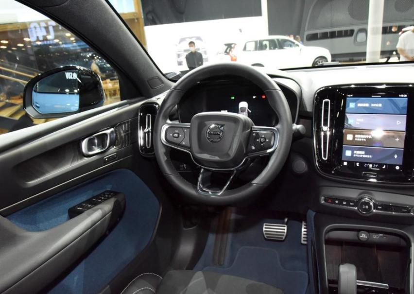 XC40变身后的C40，沃尔沃给其配了420公里续航，不高