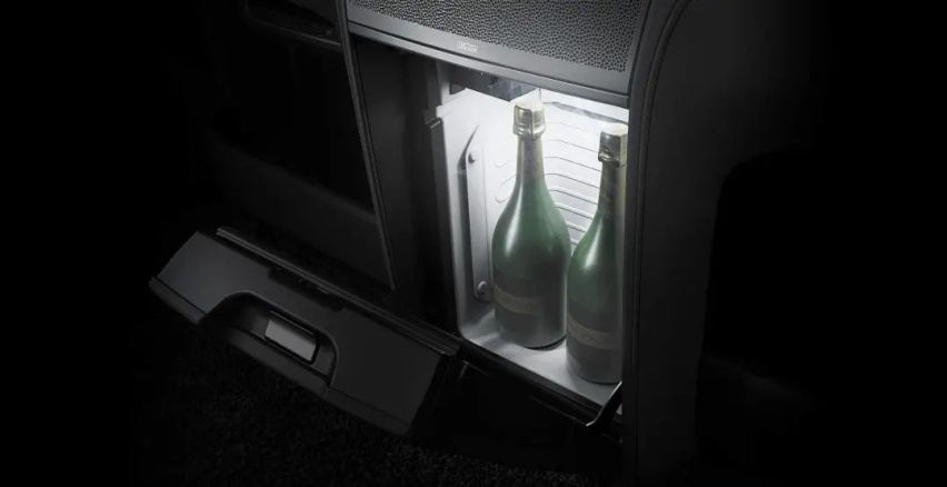 最壕“面包车”雷克萨斯LM上市116.6万起，你猜会加价多少