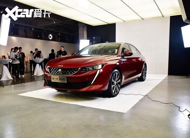 不看雅阁就看它，配置丰富空间大，百公里油耗低至6.0L