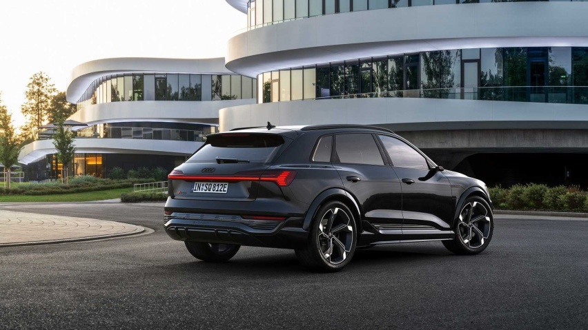 家族旗舰纯电动SUV 奥迪Q8 e-tron家族官图发布 明年初上市