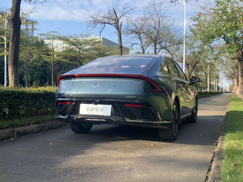 车神探首试五菱星光，驾驶质感出众，油耗有惊喜