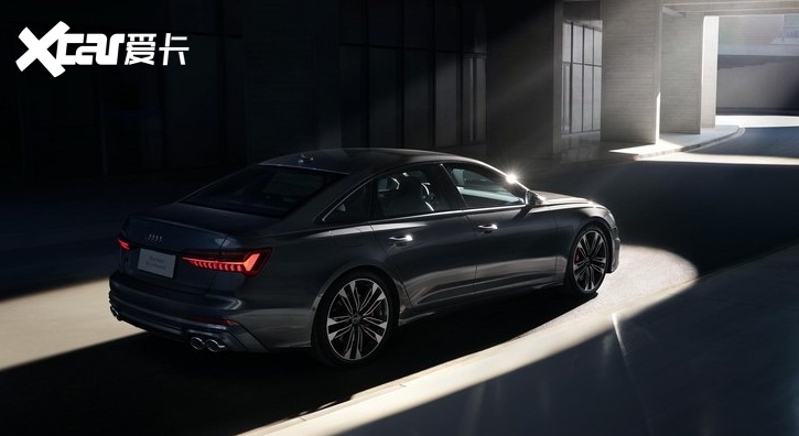 采用奥迪黑色外观套件,售85