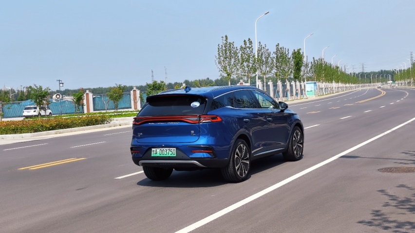 6座布局/4.4秒破百 试驾2022款唐EV 诚意满满的家用车