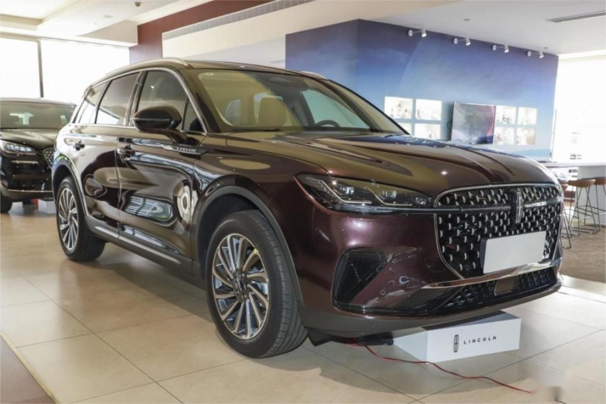 沃尔沃XC40对比全新林肯冒险家：安全领域的巅峰对决