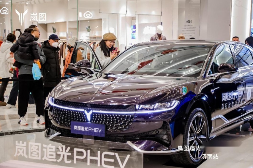 25.28万起售 搭载百万级可预判魔毯底盘 岚图追光PHEV 泉城上市