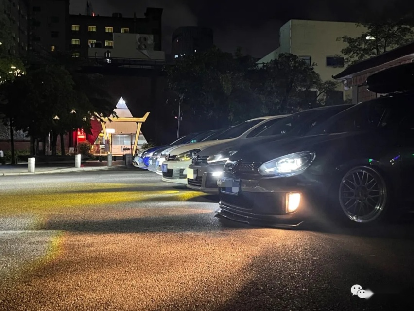 姿态与性能并存的6代高尔夫GTI，01年车主表示玩车很穷但很开心