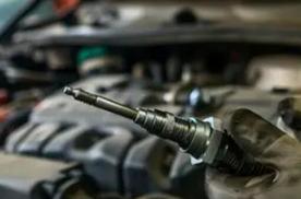 火花塞可自行更换？3大致命风险，避开才不毁车