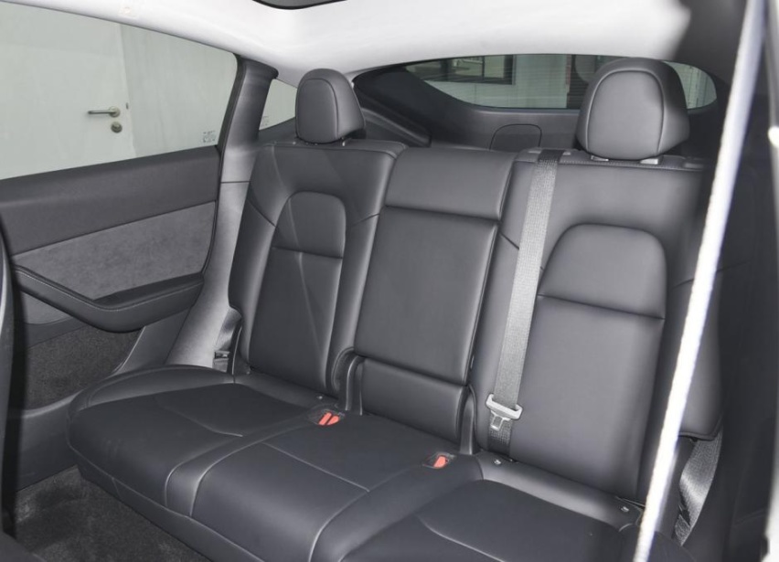 Model Y比Model 3的销量高，说明国人还是更偏爱SUV