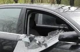 车钥匙锁后备箱的解决办法