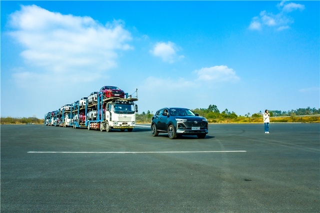 90吨重挂车，一台CS55PLUS就够拉了，建议下次拉火车