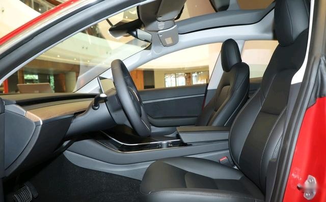 帕萨特：特斯拉Model3算什么豪车，还没我贵呢！