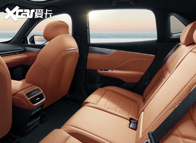 价格是惊喜,动力操控让人惊艳?深蓝S05的竞争力源自哪里?
