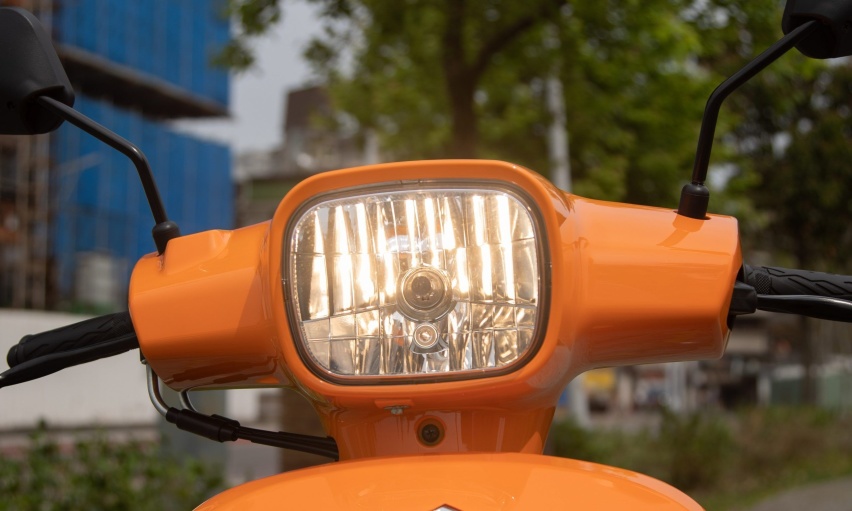 2023铃木SUI 125新车试驾：K-car风格踏板摩托车