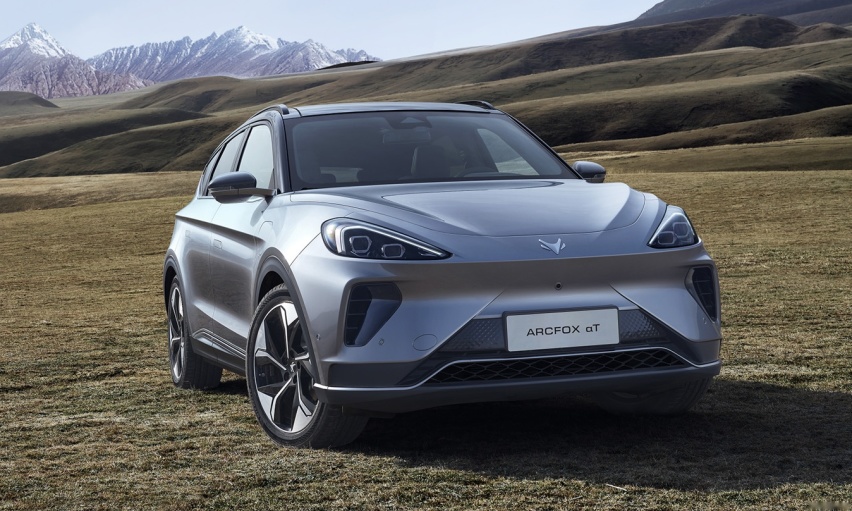 手握30万，选极狐阿尔法T还是特斯拉Model Y？