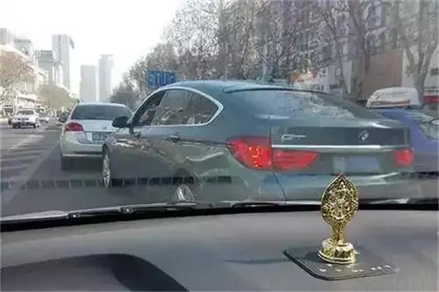 这5个不良驾驶习惯，看你中了几个，不要等出事了再改！