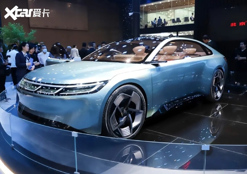 直击北京汽车展台!bj60霓影版,概念车-悦亮相