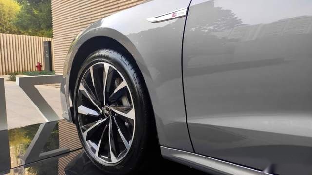 5.6秒破百、3.0T V6引擎的魅力，深入试驾奥迪A7L