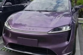 智界R7紫色实车很骚，特斯拉Model Y又有新对手