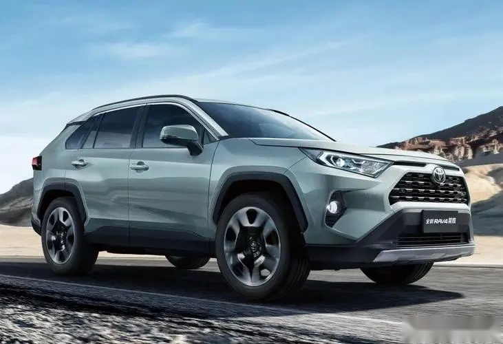 开窍了？全新丰田RAV4，焕新外观、内饰、智能，还看比亚迪宋PLUS？