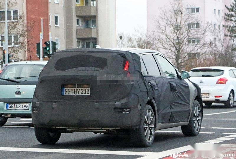 2022-kia-niro-prototype-has-a-touch-of-habaniro-concept_1.jpg