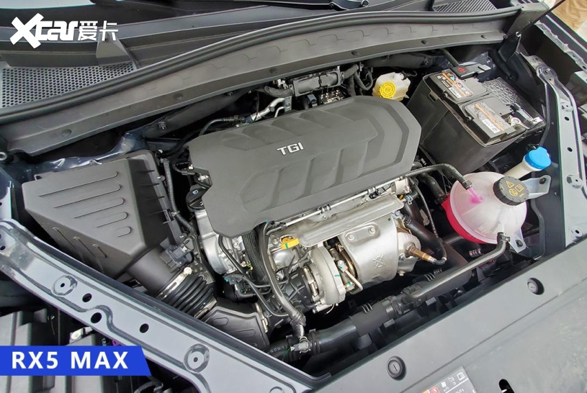 荣威rx5 max油门脚感非常轻盈,但动力却来得非常畅快,变速箱反应也是