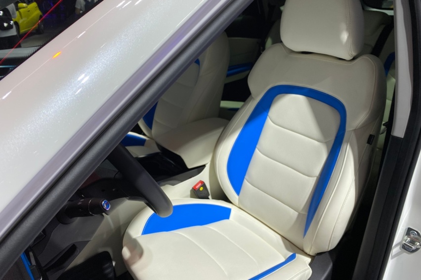 前脸变化很大 广州车展实拍新款捷途X70S EV