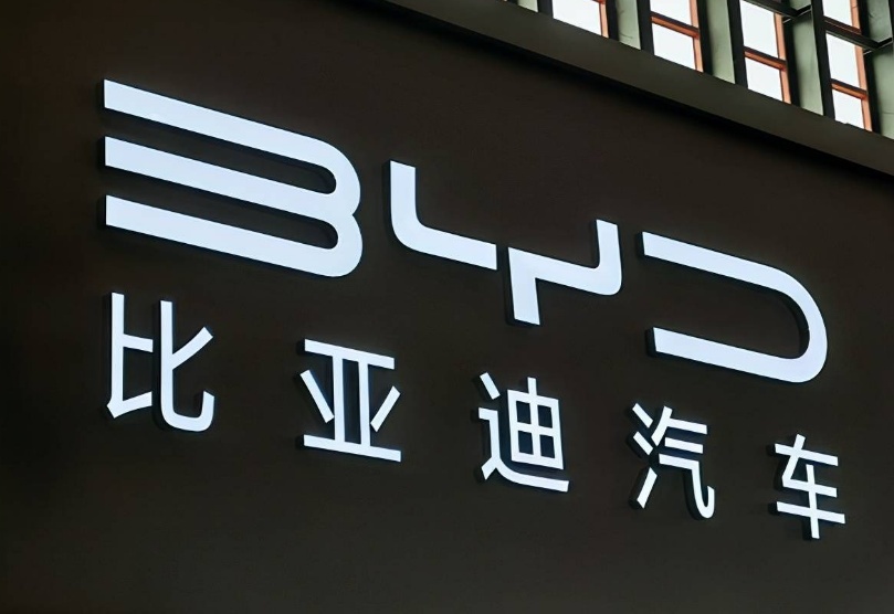 比亚迪全新MPV实车曝光，或不是夏、登陆舰，要归属腾势？