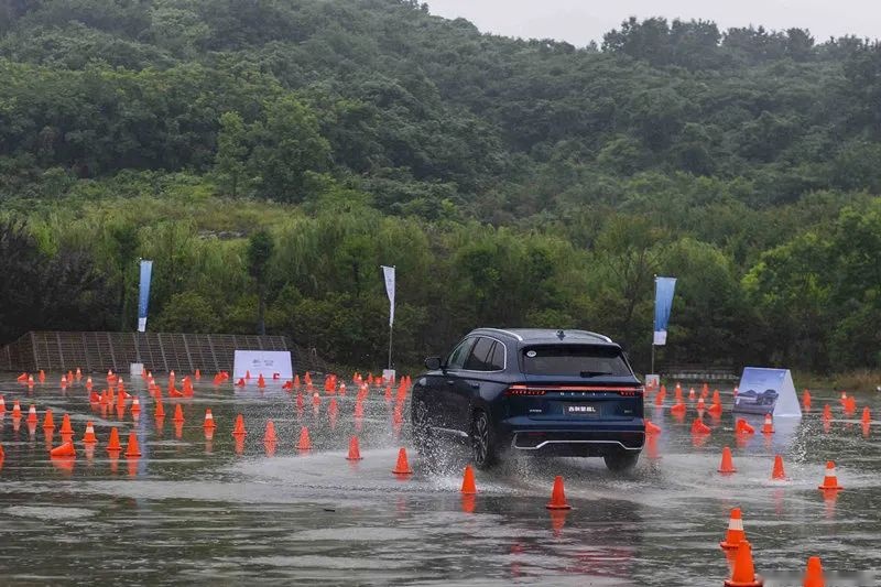 “不比、不试、不卖”的星越L开起来究竟怎么样？值得期待吗？