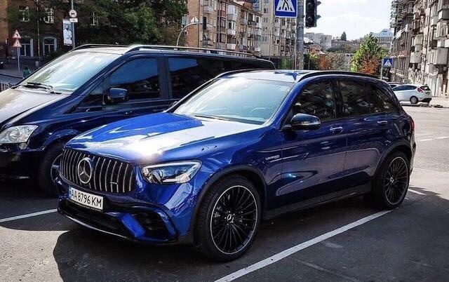 全新梅赛德斯 AMG GLC 63海外街头实拍