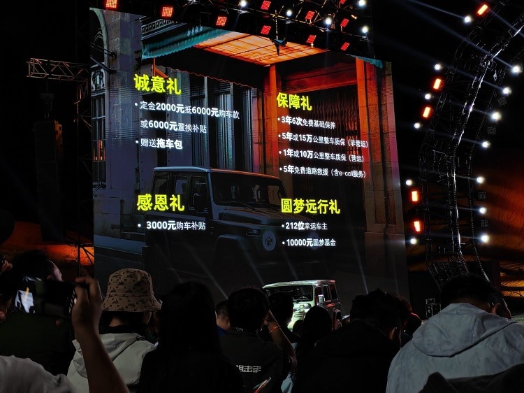 坦克300要失宠？212 T10不到15万，国内唯一前/后硬桥的越野车