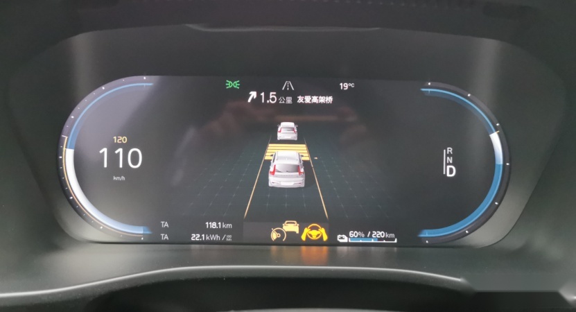 408匹、4.9秒破百，这款豪华品牌纯电SUV值得买吗？