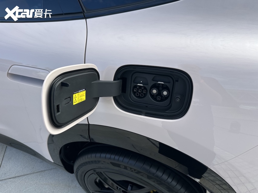 极狐阿尔法T7补贴后售价13.28万起