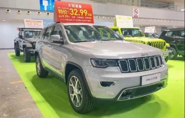 Jeep大切诺基狂跌至30万，比坦克500还便宜！值得入手吗？