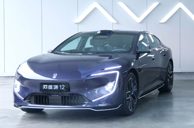 新款阿维塔12预售价29.99万起，是贵了？还是物有所值？