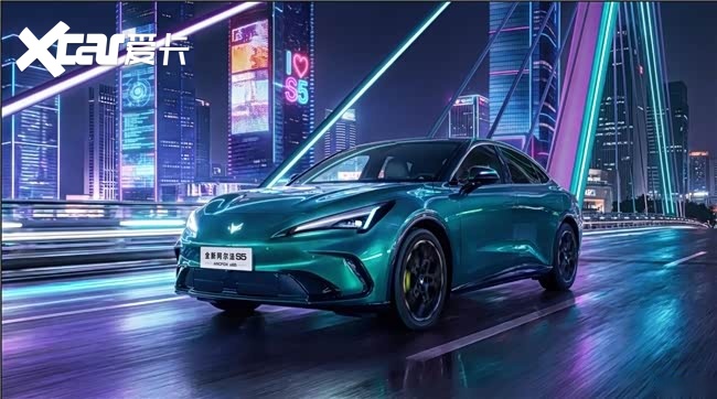 零百加速3.7秒也能兼顾家用?极狐全新阿尔法S5的“双面人生”